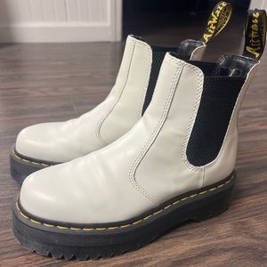 DR. MARTENS LEATHER PLATFORM CHELSEA BOOTS